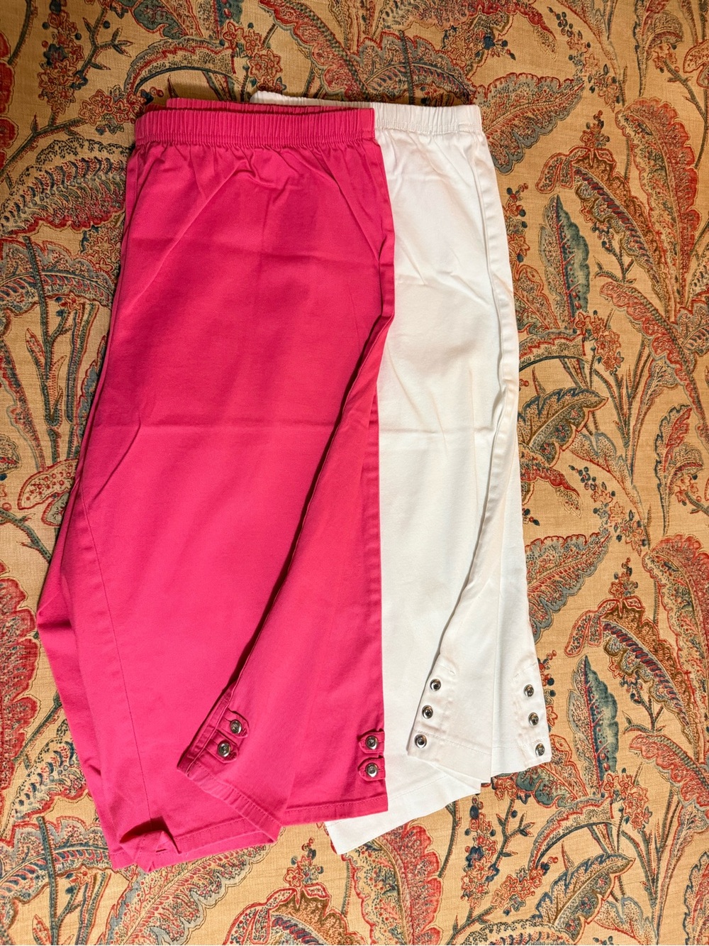 Just My Size Women’s 2x Capris Bundle of 2 in bright pink and white